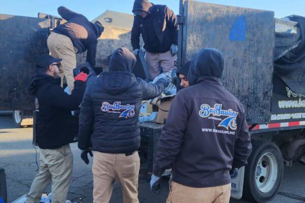 bay hauling team doing junk removal selby ca