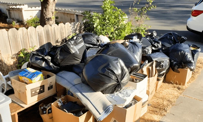 Reliable junk removal services by Bay Hauling offer Fast and efficient clutter removal for homes and businesses.